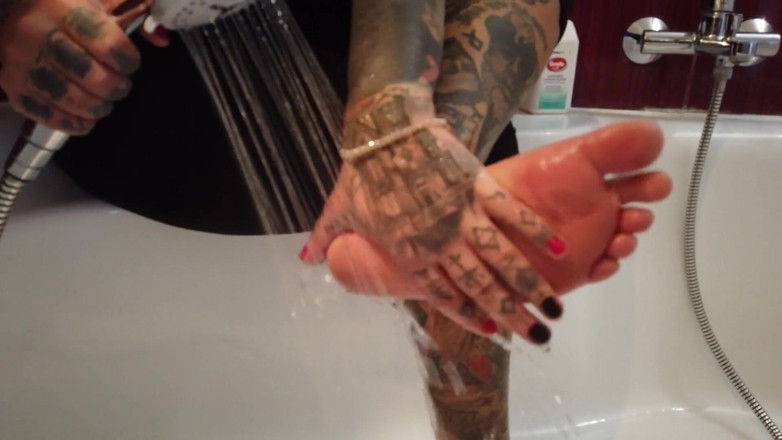 Fetish videos by Alex: Tattooed Blonde MILF Washes Her Feet