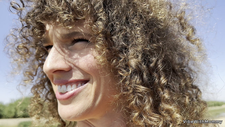 VibeWithMommy: Stranger knullar mig rå och kommer