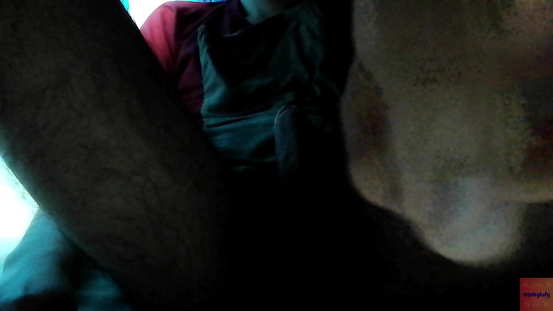 monkylufy: Masturbuje na hentai video