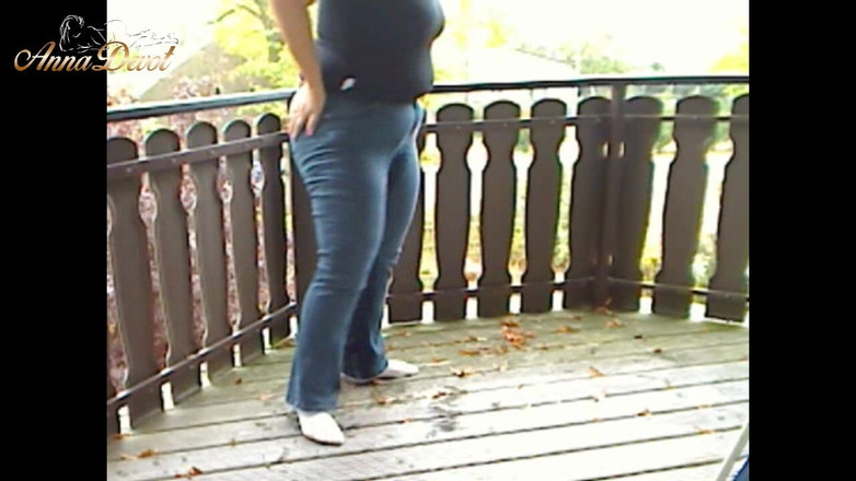 Anna Devot: Tốt nhất - Tôn sùng nước tiểu