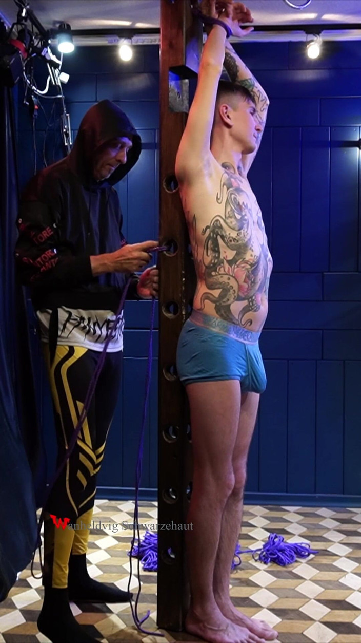 Wanheldvig: Nicky horny在杆子困境束缚