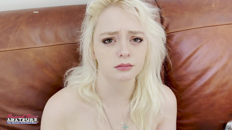 Brand New Amateurs: Minyon sarışın büyük memeli Annie Archer dildo sakso tutkulu döl...