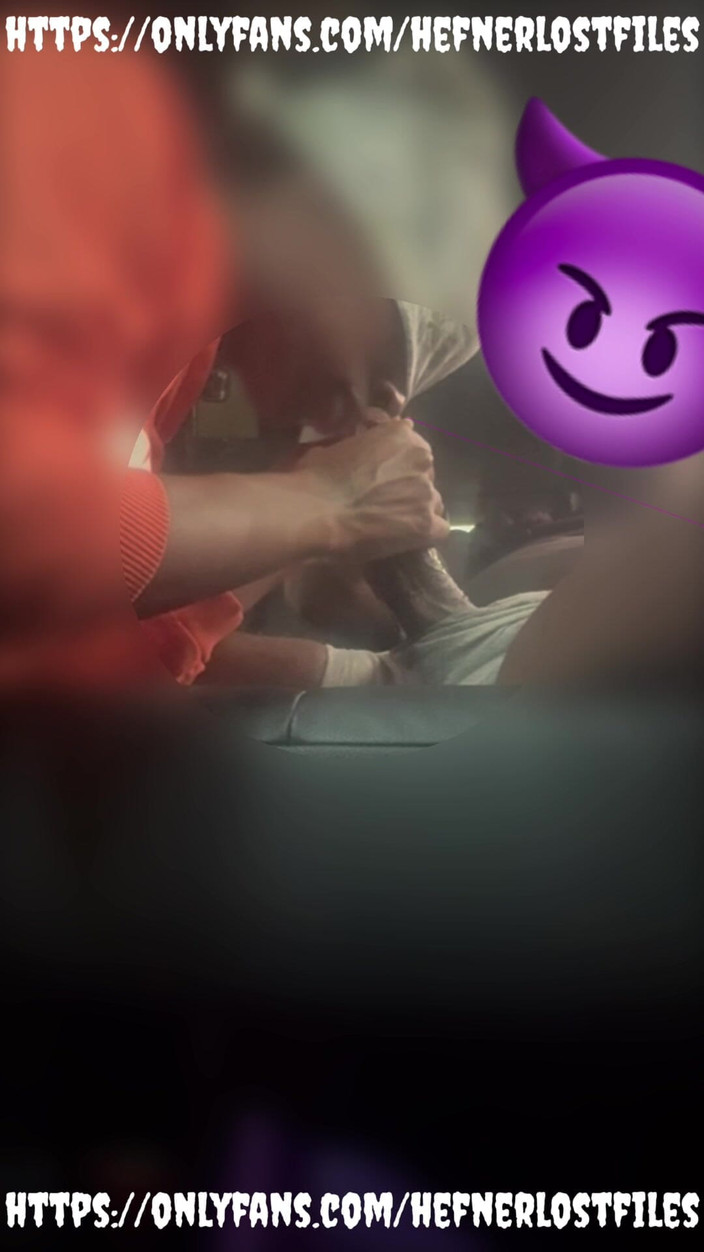 PlayboyHef: उसके प्रेमी के घर के सामने गला