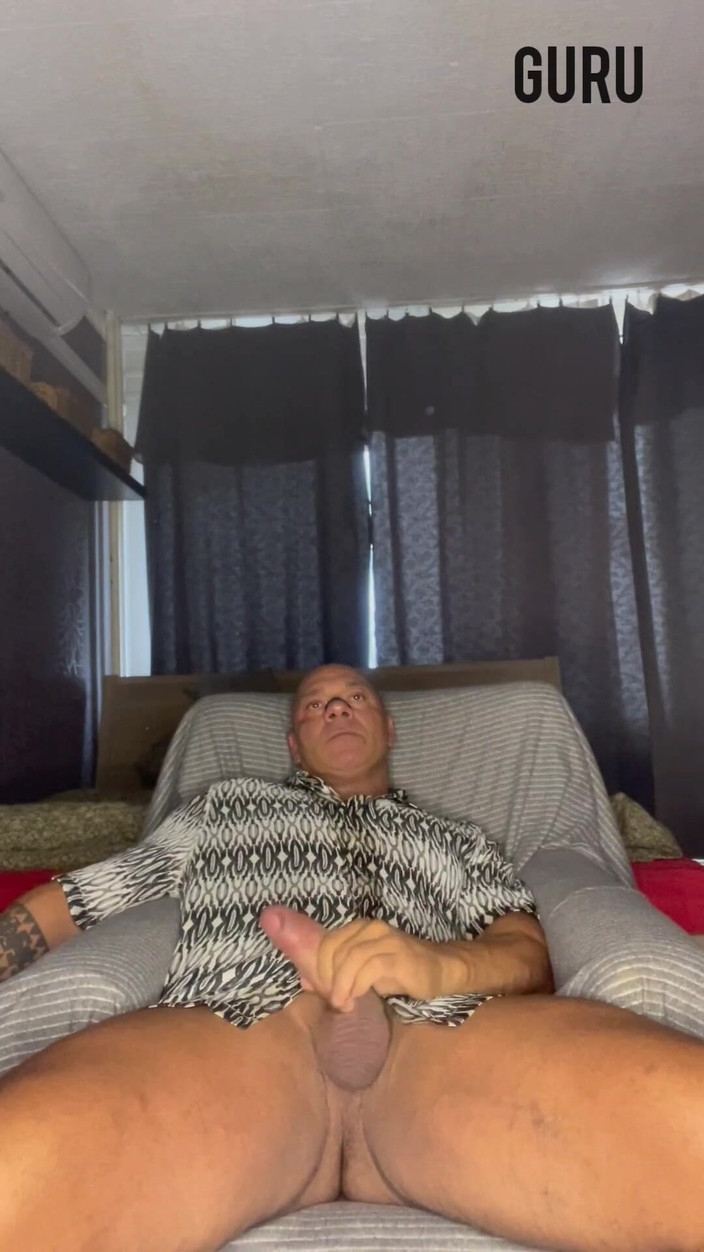 Mr. Guru: 古鲁先生。性感的健美女在家里手淫