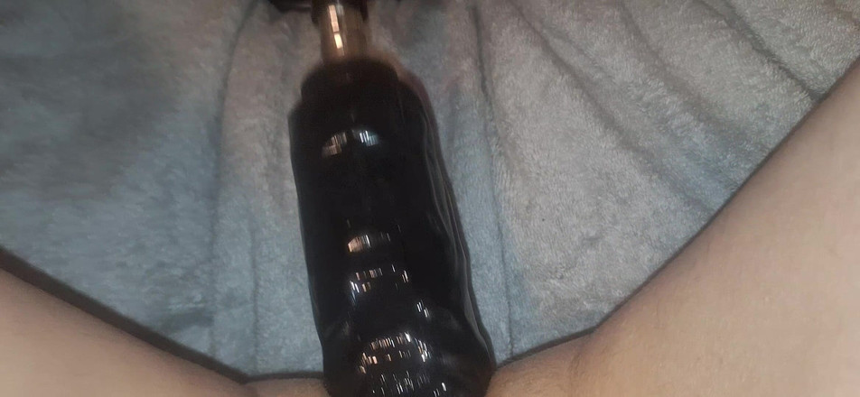 Mustacheridesforall: Fickmaschinen-schlampe