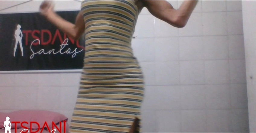 Tsdanisantos1: Seksi ve baştan çıkarıcı Daniela Santos dans edip sonra orgazm oluyor.