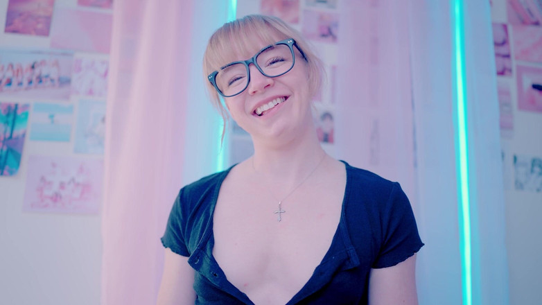 Jolie Lyon: Bạn thân nhất của chị kế là một diễn viên...