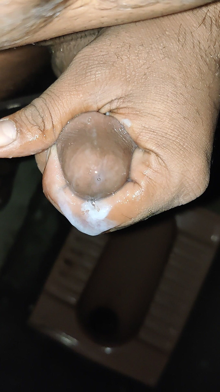 Horny Rocky: 第一次手操我的鸡巴