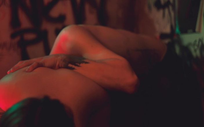 Quente club: Nath Wolowski e i Mon_brule usano i loro corpi come...