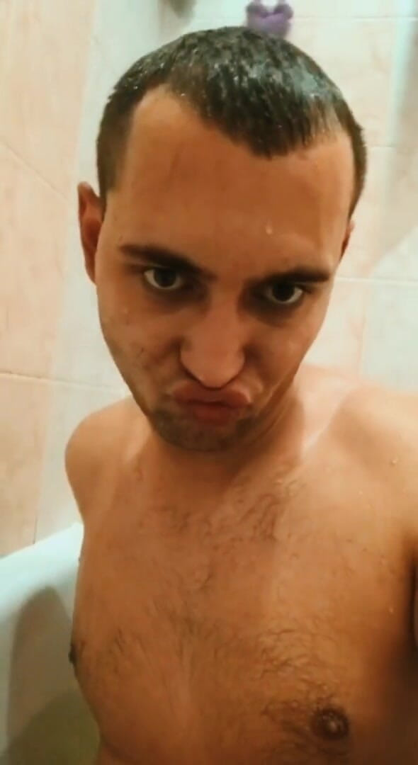 Merry Bell: Twink洗他的屁股