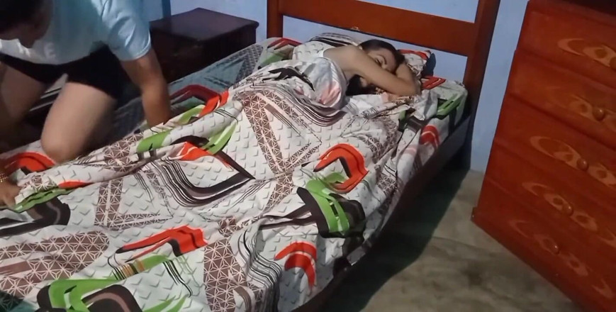 Mr_jhovin: Acorde prostituta, você deve abrir as pernas e atender ao...