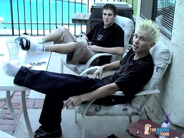 Toegasms: 与异性恋男孩的乱脚乐趣