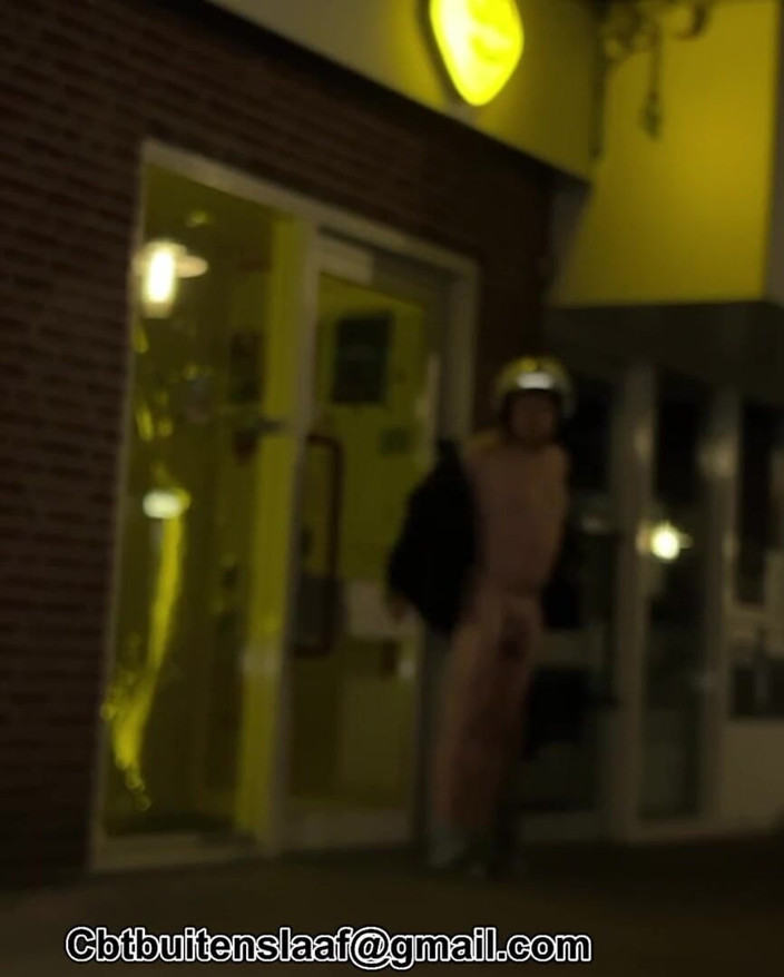 No limit cbt slave: Goală în aer liber