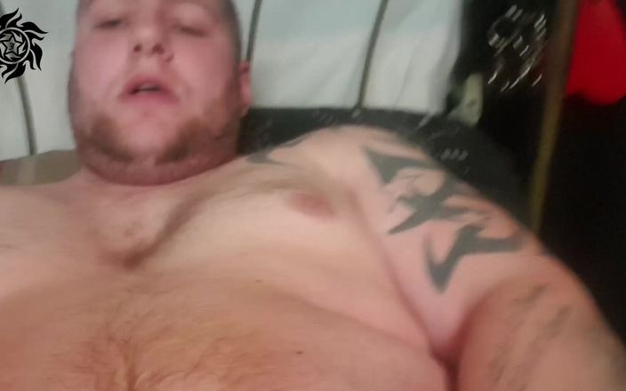 Jimbob Star Productions GAY: Jimbob fodendo sua buceta apertada com cinta-caralho