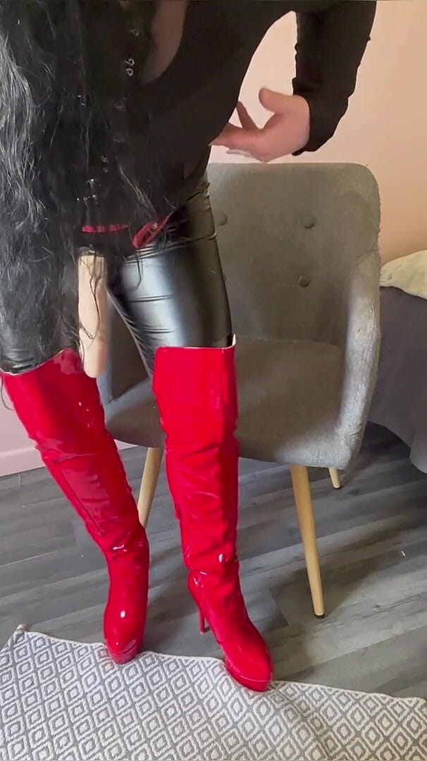 Maitresse Clara: Te estoy lavando el cerebro