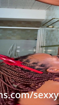 Litttle Demon futută în gât