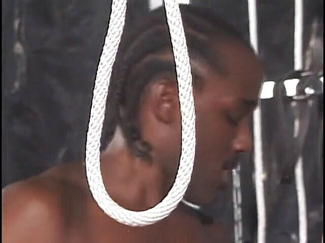 Hot and Wet: Pria kulit hitam meniduri wanita cantik dengan kain hitam