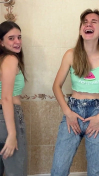Ragazze disperate in jeans
