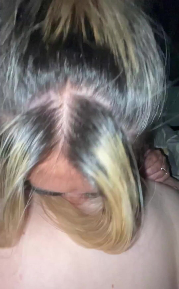 Filthy British Couple: 一点点吮吸鸡巴总是让心情好起来