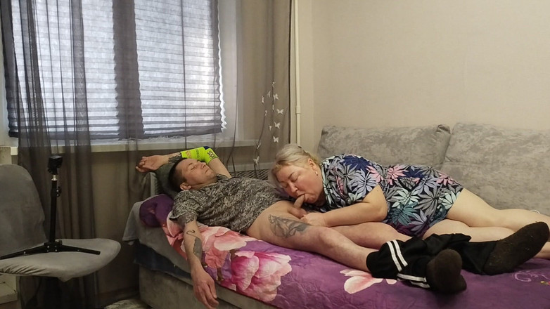 Zona901: Iubita face o muie profundă pentru a obține o porție...