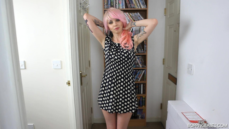 Bopping babes: Minni - Take It off