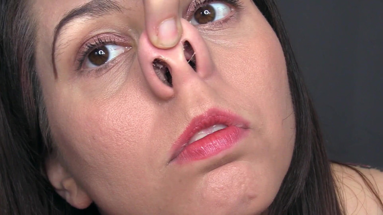 Quinn brooks: Mencubit hidung
