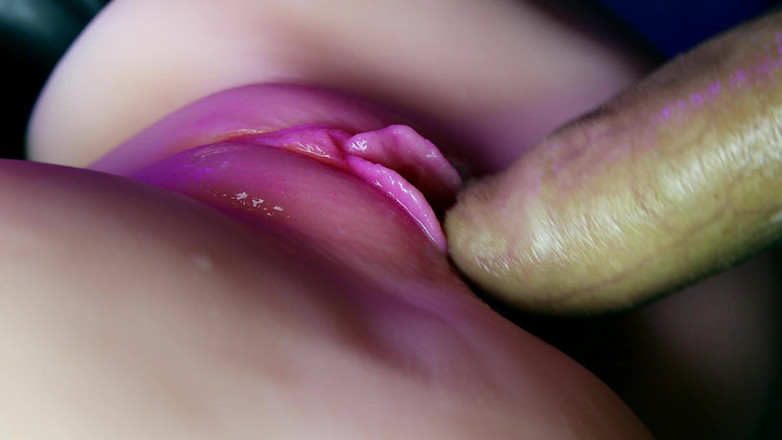 SEXY_GUYBEST: Ateşli adam pembe ıslak sulu amına çok boşalmayı seviyor