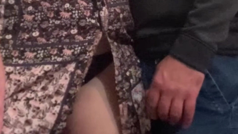 PriyaNaavya: Páni!!! Cizinec chlápek si třel moji kundičku ve vlaku