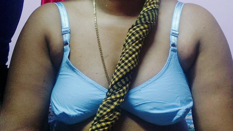 Desi Mohini: Bhabhi desi kali pertama dengan kawan baik saya