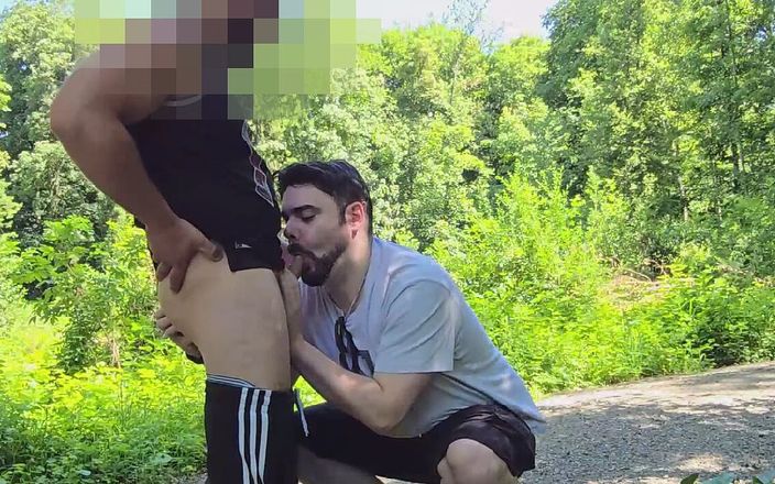 AntoGoesHunting: Hetero-typ steven und ich lutschen sich gegenseitig im wald und...