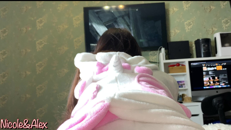 NicoleAndAlex: Abang tiri tidak membenarkan saya bermain konsol permainan. Kongkekkan saya