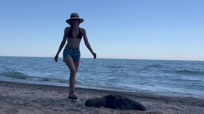 Serenity Cox: Wife Gets Fucked on a Beach by Husband and His...