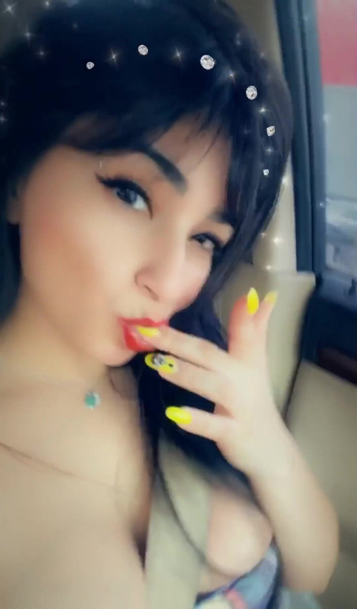 Emanuelly Raquel: Ein geiles mädchen im auto, das spanisch spricht