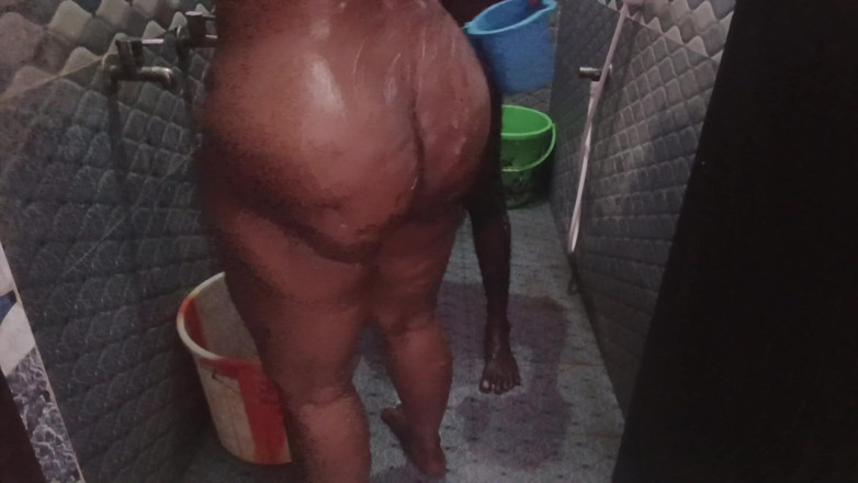 Reshmahotever: Mandi panas &amp; Pertunjukan Istimewa Pancutan Belakang