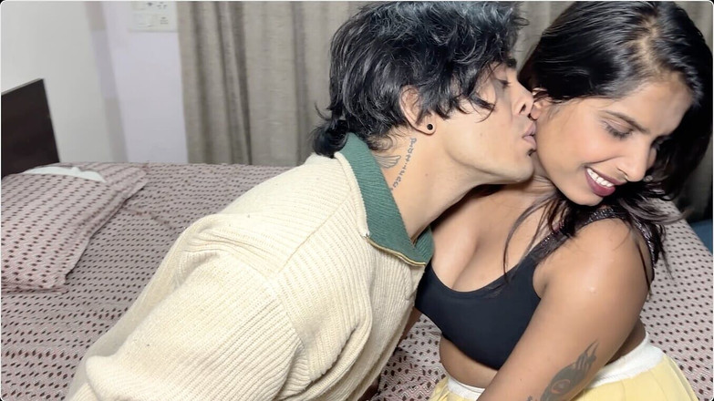 Desimaal69: 남친을 호텔로 데려간 소녀.