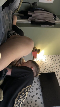 Tati își venerează pizda și curul curvelor până când ea are orgasme