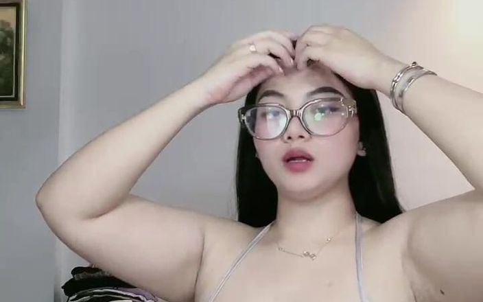 Jonathan Camberg: Beautiful Asian Woman Shows Off Cleavage