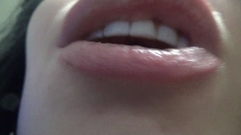 Goddess Misha Goldy: Big full lips, teeth and moaning fetish!