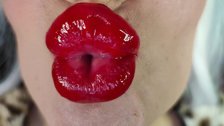 Princess18_: Cruella si cewek super seksi lagi asik ciuman melekat sama...