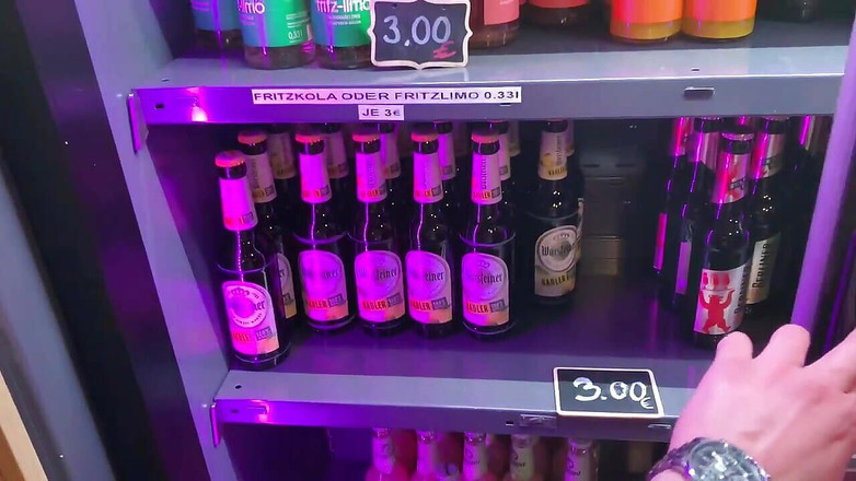 Kitty Kriss: Грудастая жена изменила своему с незнакомцем, когда была в отпуске