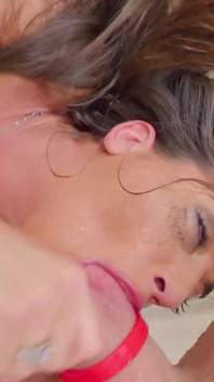 La douce petite Lara Lee se transforme en action anal profonde avec une bite de Toby et des gémissements sans fin !