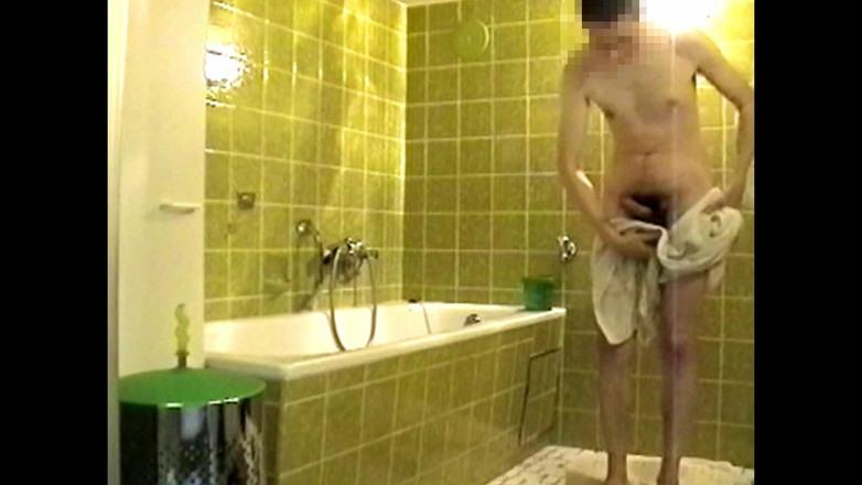 Mark Hannes: Pertunjukan bogel, bonggol melancap dan mandi masih dirakam dengan Hi8