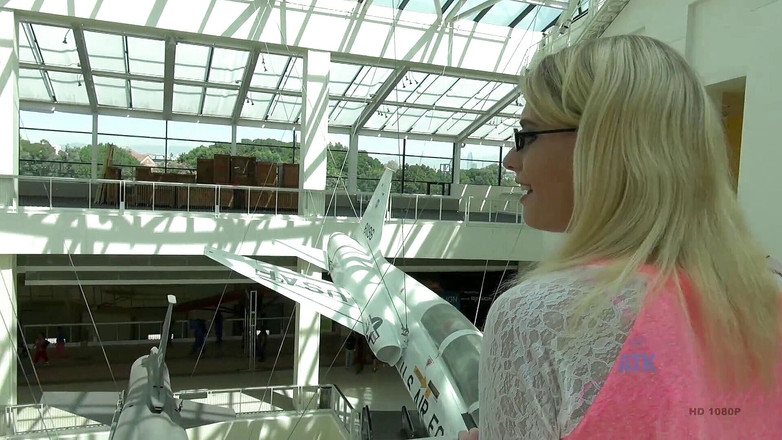 ATK Girlfriends: Wirtualna randka z Allie James część 1