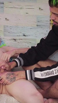 Camilo Brown afiando fofa sem cortes twink Emmanuel Kokichi e indo para algum intenso post cum play