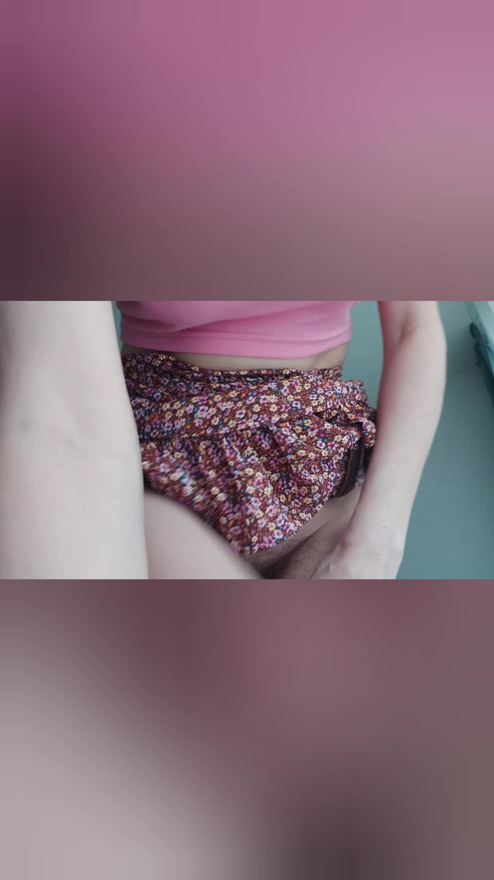GinnaGg: Watch Me Put a Tampon in My Super Hairy Pussy