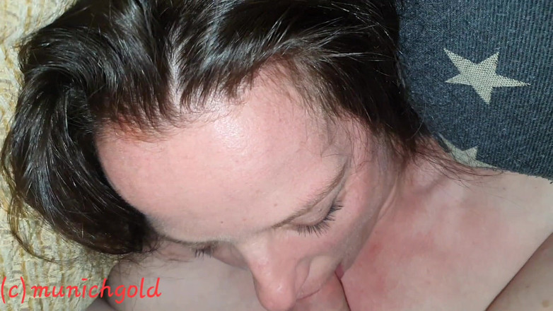 Munichgold: Amarteur panas MILF Munichgold kongkek muka selepas parti