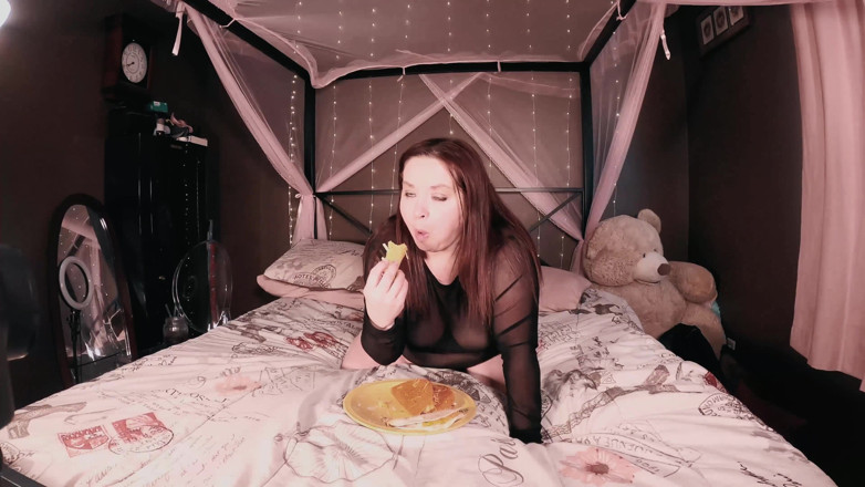 SexyNEBBW: Plumping up with tacos and burping
