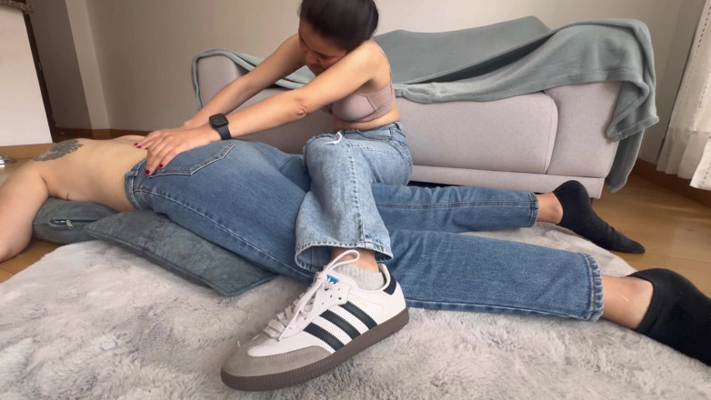 scarlettandc: I Fulfill My Fetish of Smelling My Neighbor's Ass