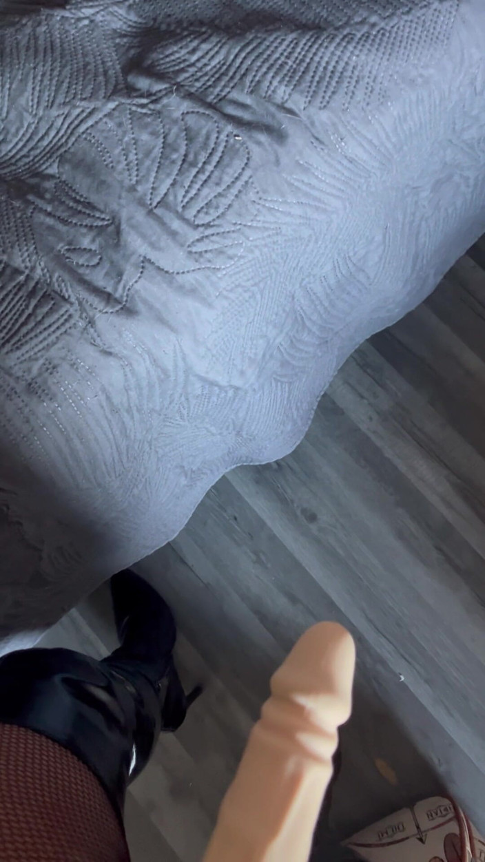 Maitresse Clara: POV, eu te pego pelo strap-on