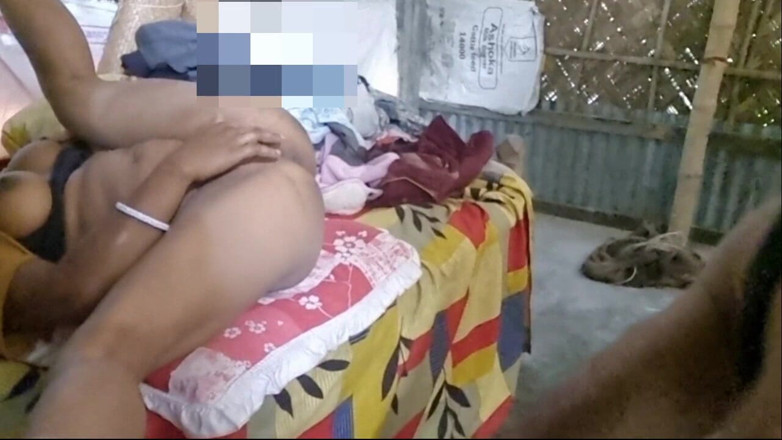 Jesmina: Hintli Bengalli evli kadın özel anal sikişiyor